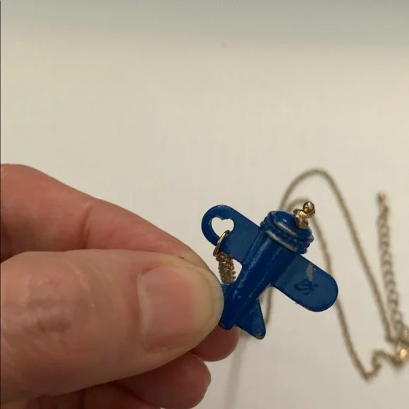 Vintage 1” blue painted metal propeller airplane on gold tone 18-20” chain - Picture 4 of 5